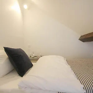 vieux-lille-superbe-appartement-cozy-et-equipe.lillehotels.org/